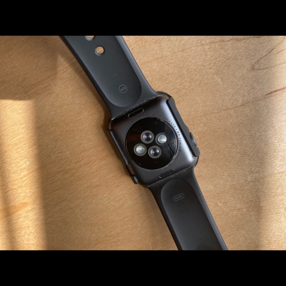 Apple Watch Gen 3 - Picture 3 of 3
